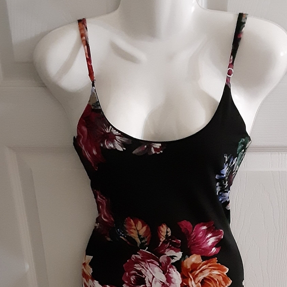 Black floral print backless dress - Picture 2 of 7